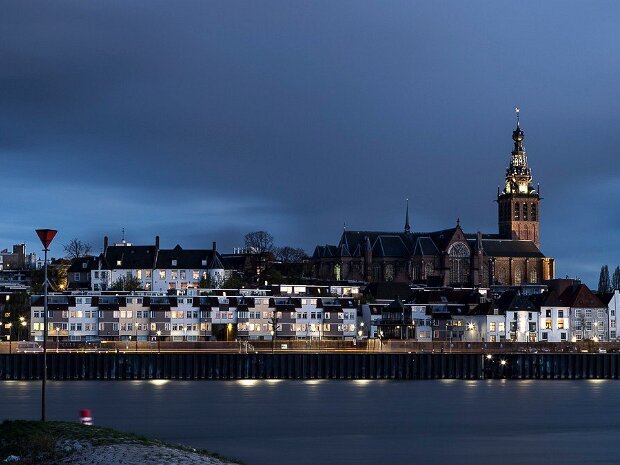 Nijmegen bij Zonsondergang